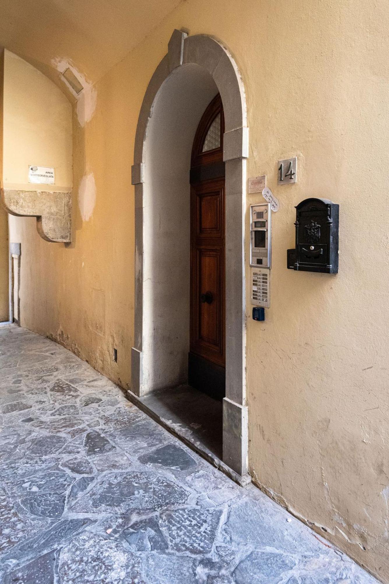 Signoria Apartment With Patio Флоренция Экстерьер фото