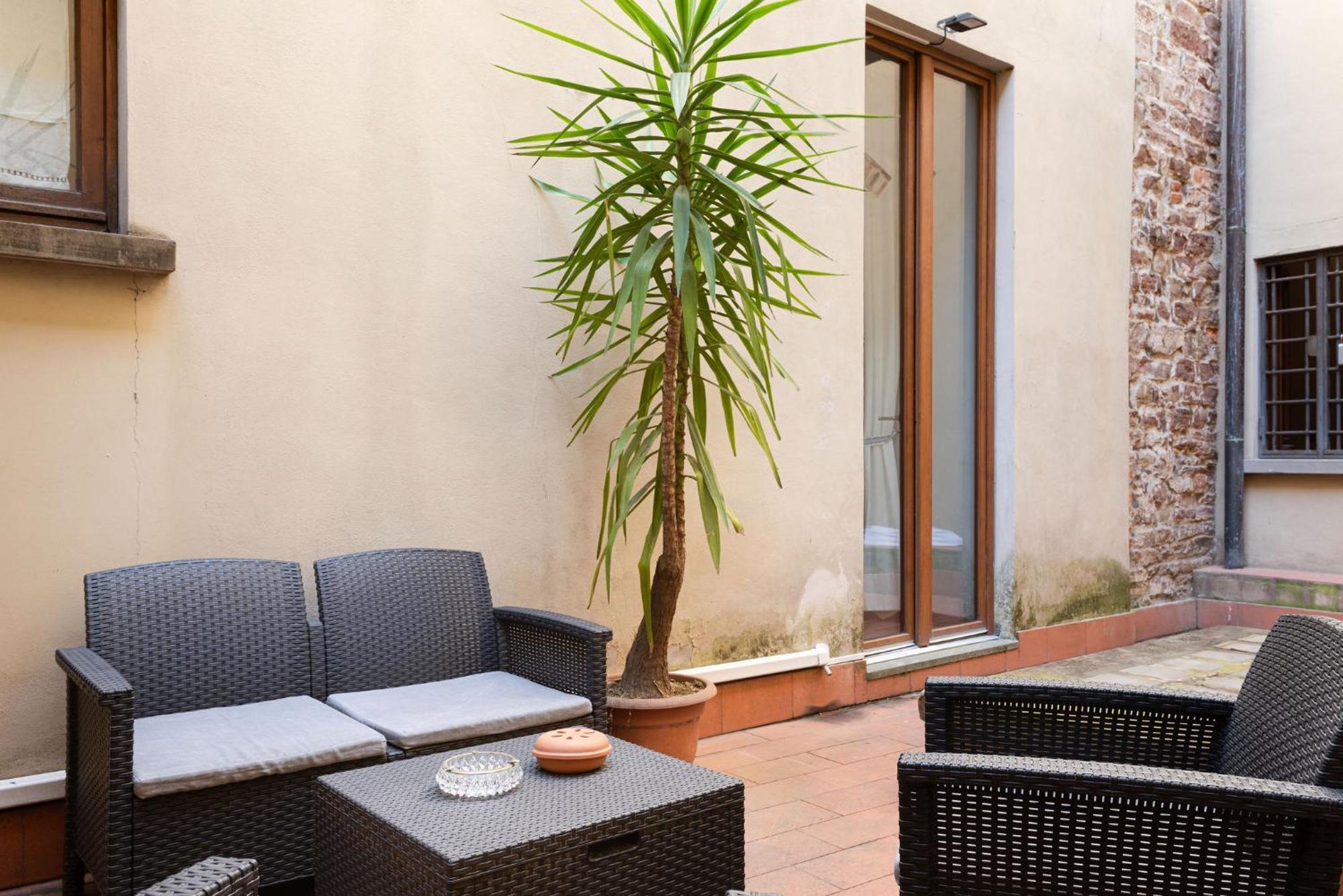 Signoria Apartment With Patio Флоренция Экстерьер фото