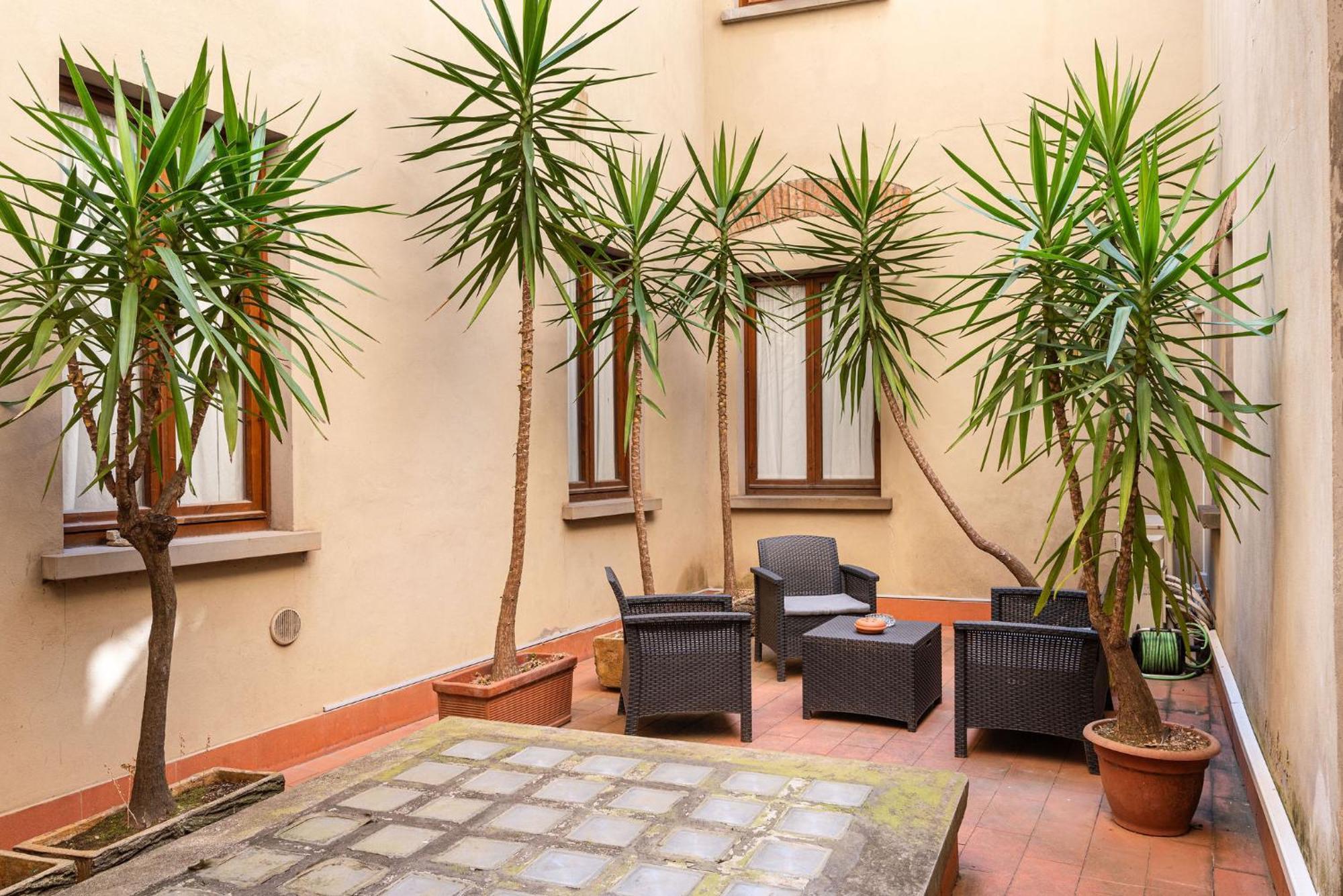 Signoria Apartment With Patio Флоренция Экстерьер фото