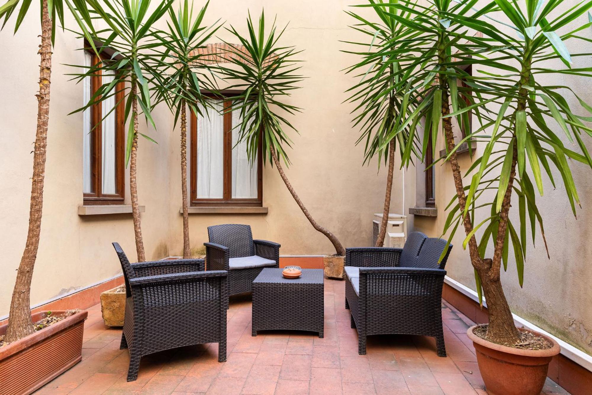 Signoria Apartment With Patio Флоренция Экстерьер фото