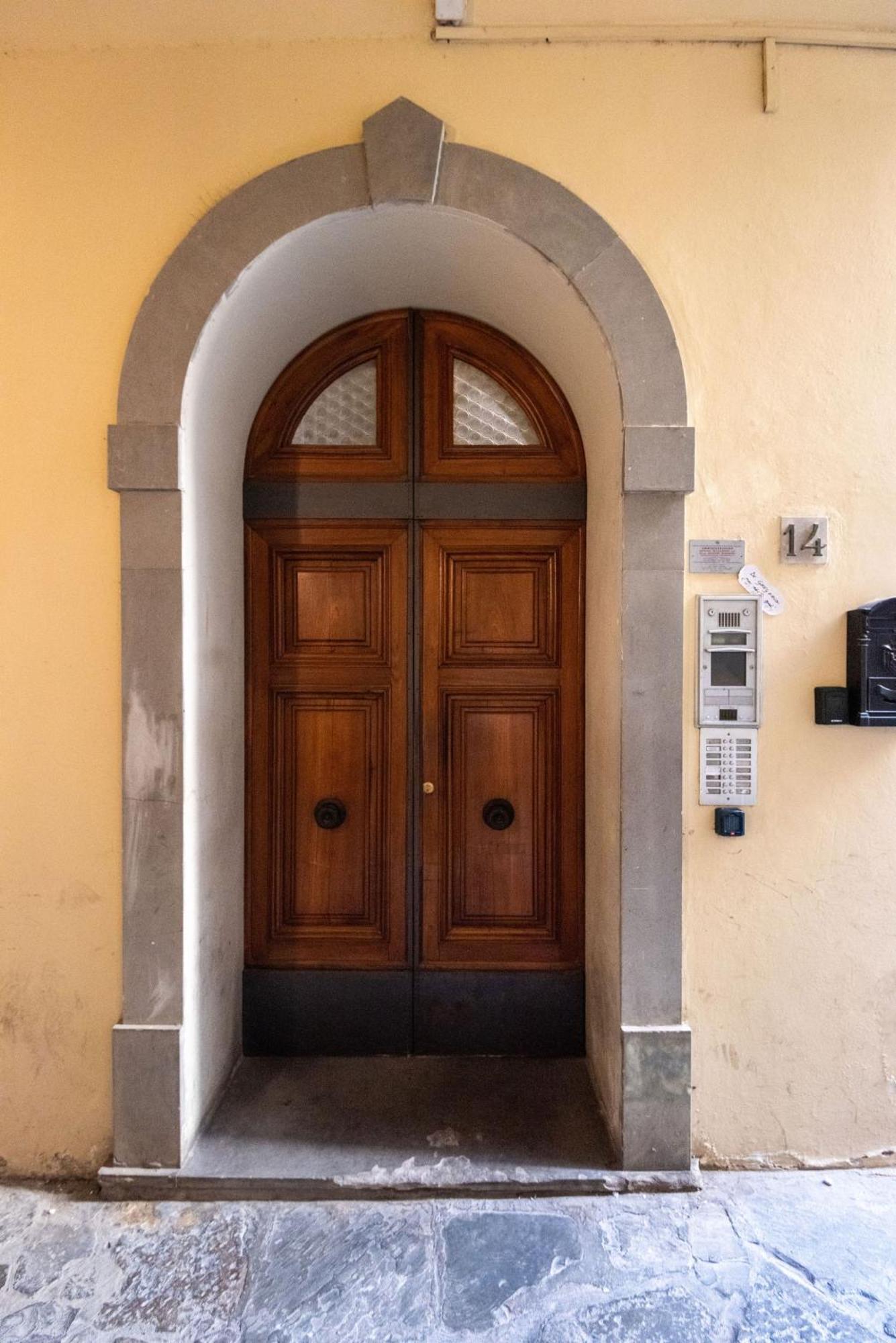 Signoria Apartment With Patio Флоренция Экстерьер фото